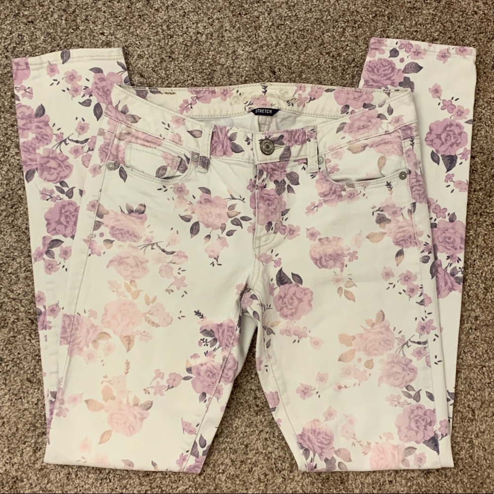 Sz 6 White AE Stretch Skinny Jeans Rose Design